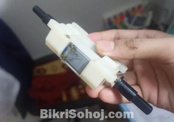 Gear motor with wheels